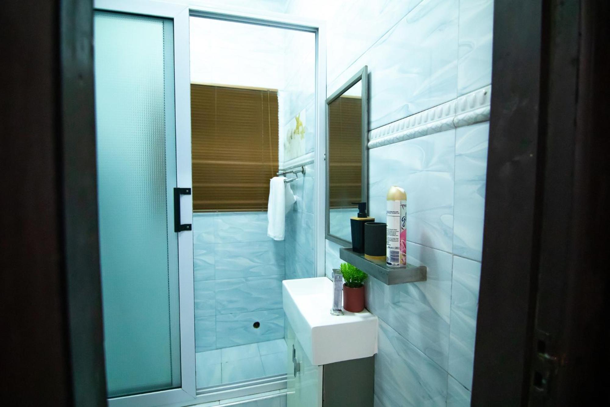 Stylish East Legon Apartment - Ac, Wi-Fi, Netflix Akra Zewnętrze zdjęcie